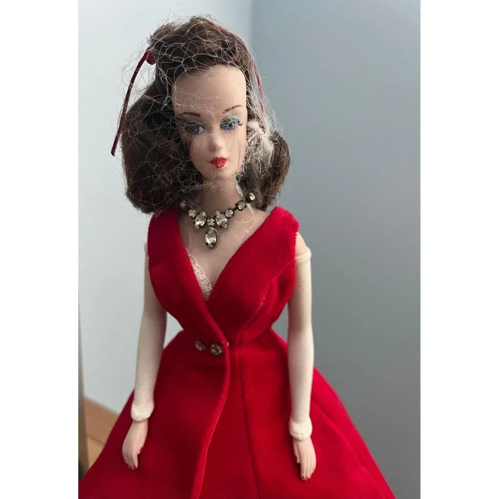 Barbie Benefit Performance 1988 Limited Edition Porcelain Treasures Red‎ Velvet